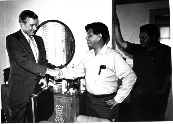 (3309) The signing of the contract between Coca-Cola and the UFW (3309) The signing of the contract between Coca-Cola and the UFW